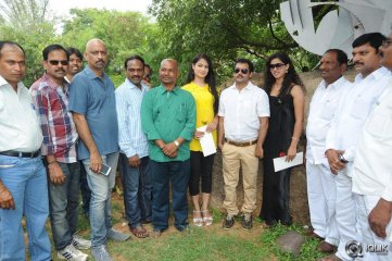 Katrina Kareena Madyalo Kamal Haasan Movie Opening